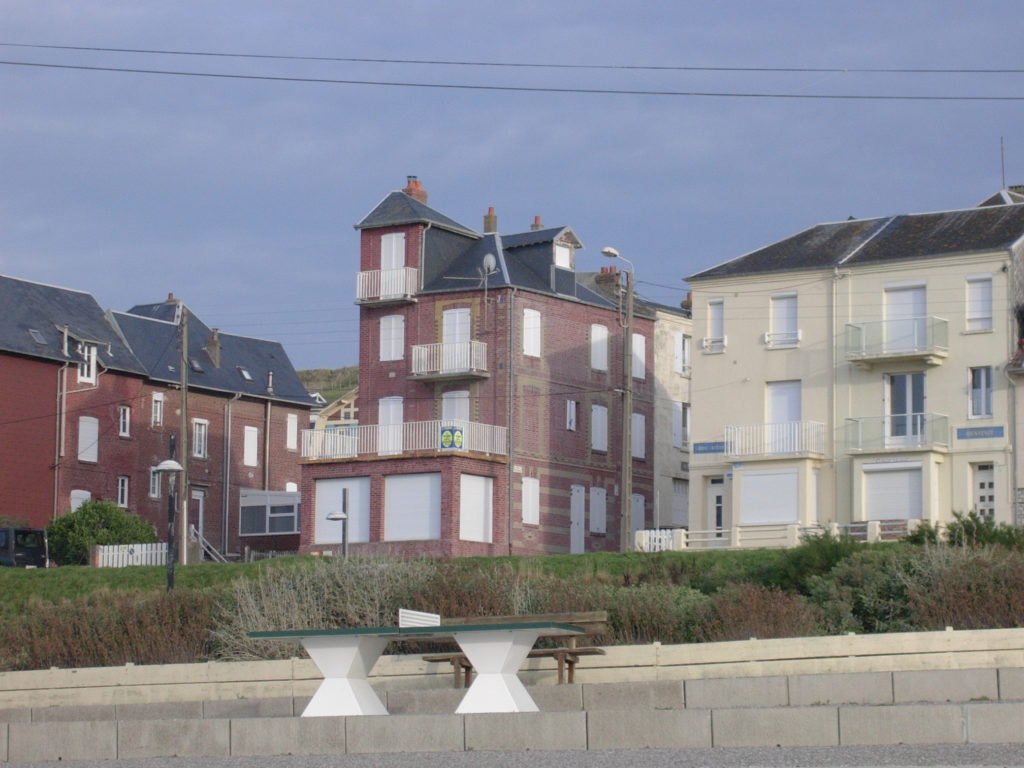 Façades du front de mer à Ault